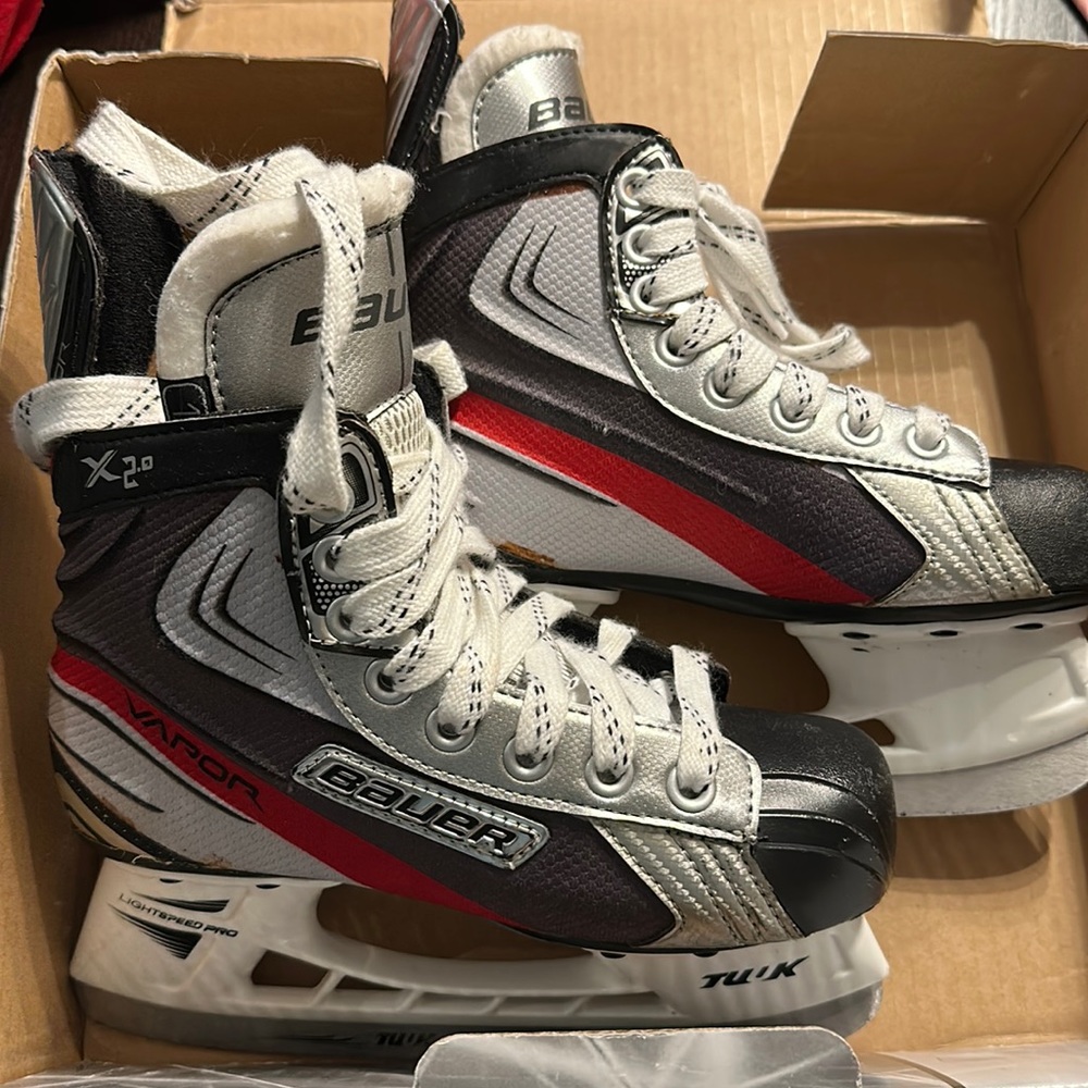 Bauer Vapor youth hockey skates.
